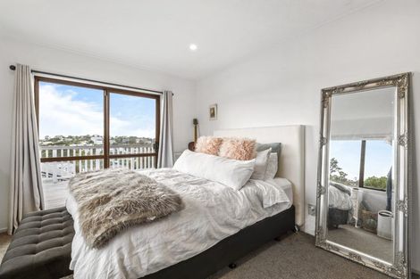 Photo of property in 5 Holiday Road, Stanmore Bay, Whangaparaoa, 0932