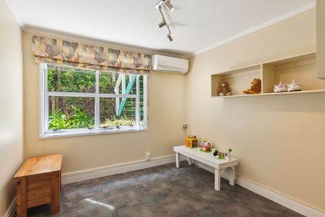 Photo of property in 15b Kakariki Grove, Waikanae, 5036