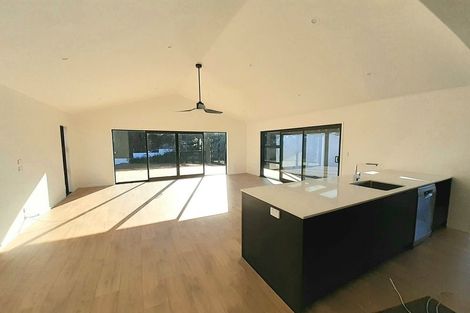 Photo of property in 2 Scott Street, Moturoa, New Plymouth, 4310