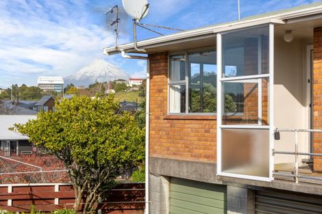 Photo of property in 2/256 Courtenay Street, Strandon, New Plymouth, 4312
