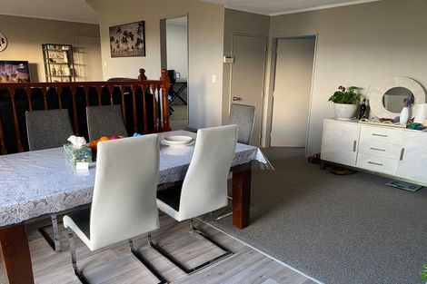 Photo of property in 90 Stewart Drive, Newlands, Wellington, 6037