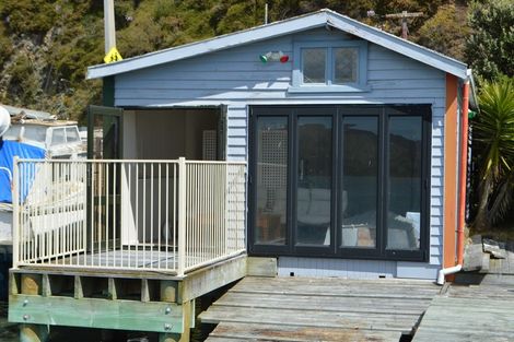 Photo of property in 100 Paremata Road, Paremata, Porirua, 5024