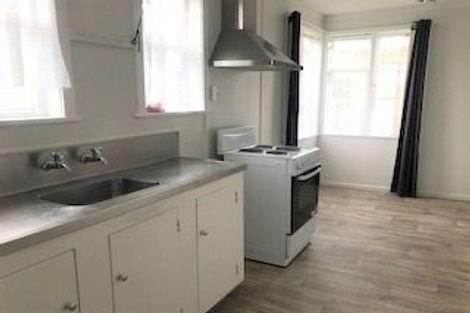 Photo of property in 3 Fruitvale Road, New Lynn, Auckland, 0600