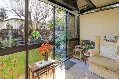 Photo of property in 1a Neeve Place, Taradale, Napier, 4112