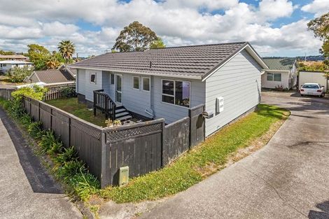 Photo of property in 1/24 Caribbean Drive, Unsworth Heights, Auckland, 0632