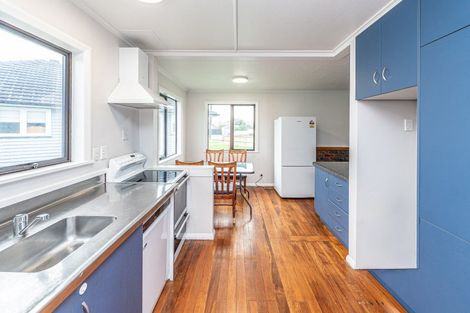 Photo of property in 24 Selwyn Crescent, College Estate, Whanganui, 4500