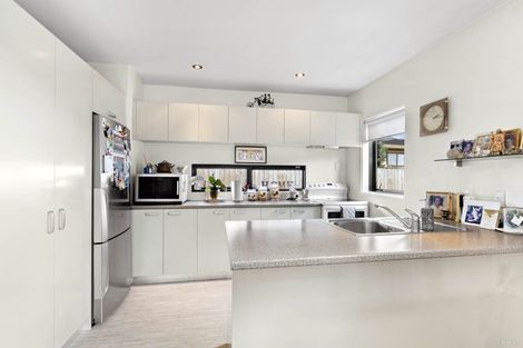 Photo of property in 2/84 Prince Regent Drive, Half Moon Bay, Auckland, 2012