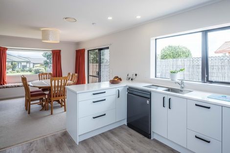 Photo of property in 16 Kotuku Drive, Paraparaumu Beach, Paraparaumu, 5032