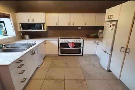 Photo of property in 2/10 Sevilla Place, Unsworth Heights, Auckland, 0632