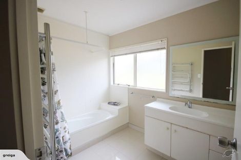 Photo of property in 10 Pelican Lane, Unsworth Heights, Auckland, 0632