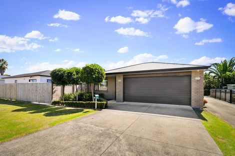 Photo of property in 3b Tawa Road, Te Atatu Peninsula, Auckland, 0610