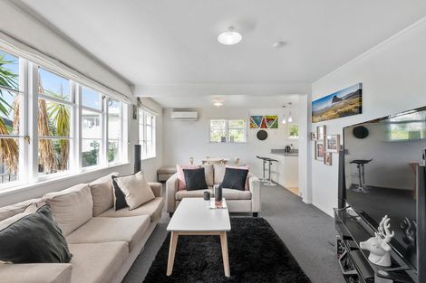 Photo of property in 45 Sunnyside Road, Sunnyvale, Auckland, 0612