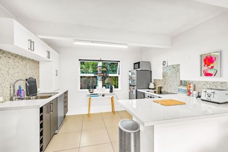 Photo of property in 6 Murray Road, Te Atatu Peninsula, Auckland, 0610