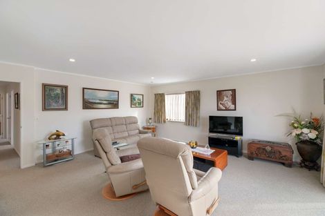 Photo of property in 75 Lakeside Drive, Orewa, 0931