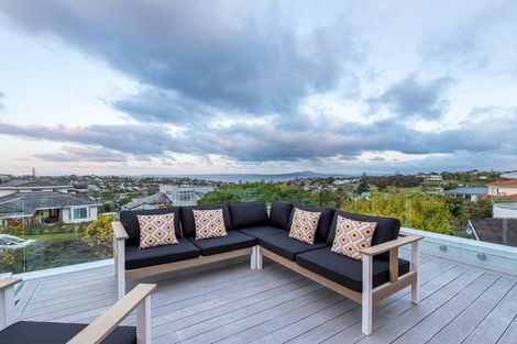 Photo of property in 17 Calypso Place, Rothesay Bay, Auckland, 0630