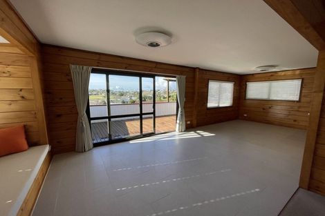 Photo of property in 12 Rifleman Rise, Unsworth Heights, Auckland, 0632