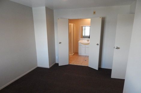 Photo of property in 5m/10 Crown Lynn Place, New Lynn, Auckland, 0600