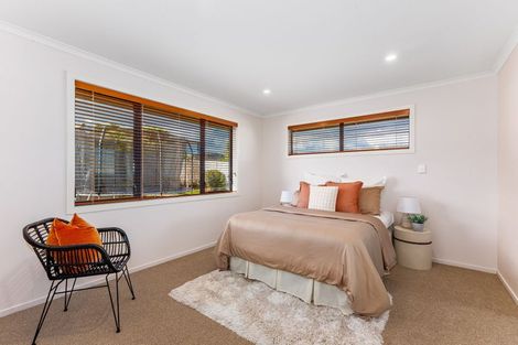 Photo of property in 5 Paparoa Crescent, Aotea, Porirua, 5024