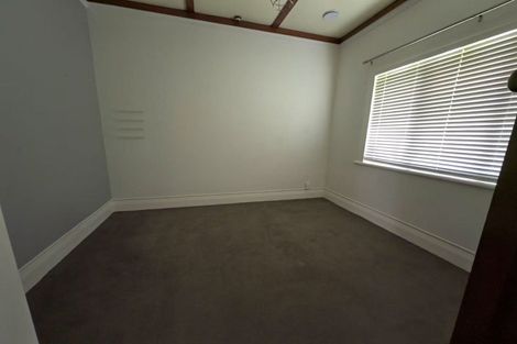 Photo of property in 189 Titirangi Road, Titirangi, Auckland, 0604