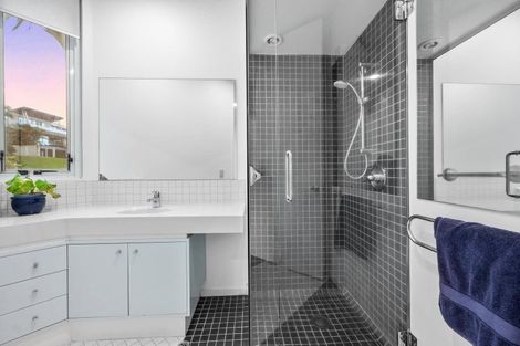 Photo of property in 1/9 The Esplanade, Castor Bay, Auckland, 0620