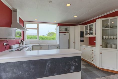 Photo of property in 2 Carrington Street, Inglewood, 4330