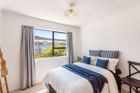 Photo of property in 29 Rosebank Grove, Waikanae, 5036