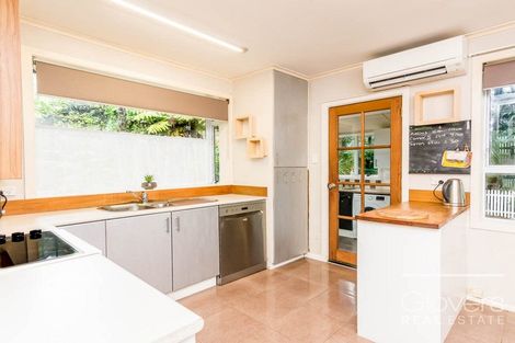 Photo of property in 21 Ngaio Road, Titirangi, Auckland, 0604