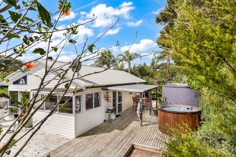 Photo of property in 11 Long Beach Road, Russell, 0202