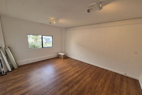 Photo of property in 2/10 Seaview Road, Glenfield, Auckland, 0629