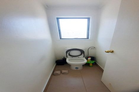 Photo of property in 1/14 Vonnell Place, Birkdale, Auckland, 0626