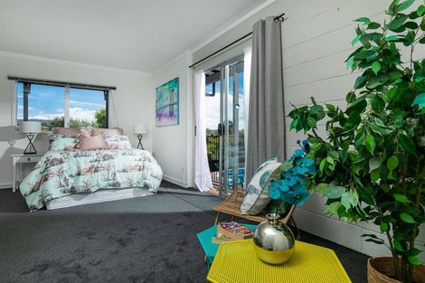 Photo of property in 7 Seabar Place, Glen Eden, Auckland, 0602