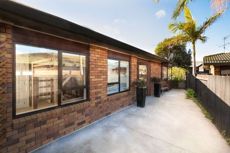 Photo of property in 11 Javelin Place, West Harbour, Auckland, 0618