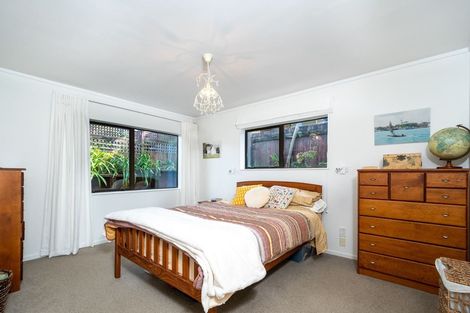 Photo of property in 11 Javelin Place, West Harbour, Auckland, 0618