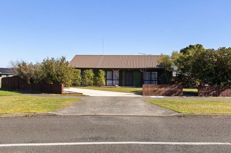 Photo of property in 1 Lydia Place, Kelvin Grove, Palmerston North, 4414