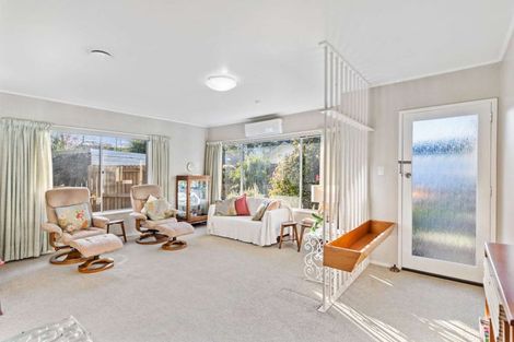 Photo of property in 2/6 Pinedale Place, Henderson, Auckland, 0610