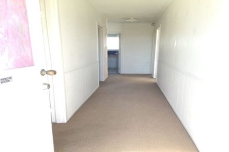 Photo of property in 5 Paton Avenue, Te Atatu South, Auckland, 0610