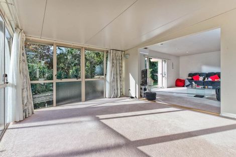 Photo of property in 8 Mandeville Place, Unsworth Heights, Auckland, 0632