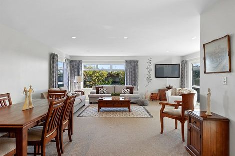 Photo of property in 14 Del Mar Place, Merrilands, New Plymouth, 4312