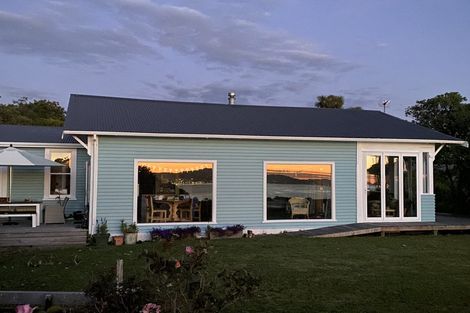 Photo of property in 18 Singers Road, Korokoro, Lower Hutt, 5012