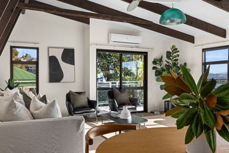 Photo of property in 21 Denholm Road, Hospital Hill, Napier, 4110