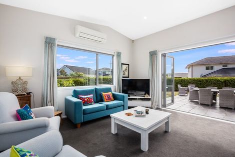 Photo of property in 52 Resolution Drive, Whitby, Porirua, 5024