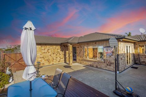 Photo of property in 21 Bradnor Meadows Drive, Swanson, Auckland, 0612