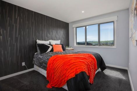 Photo of property in 2 Madeira Close, Whitby, Porirua, 5024