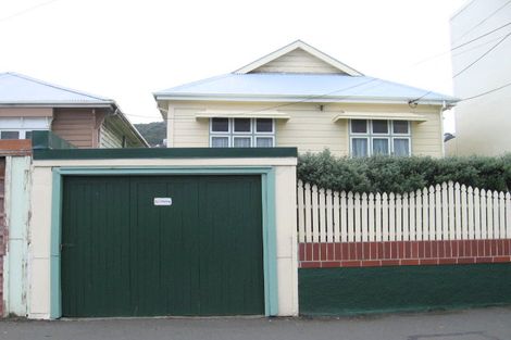 Photo of property in 148 Onepu Road, Lyall Bay, Wellington, 6022