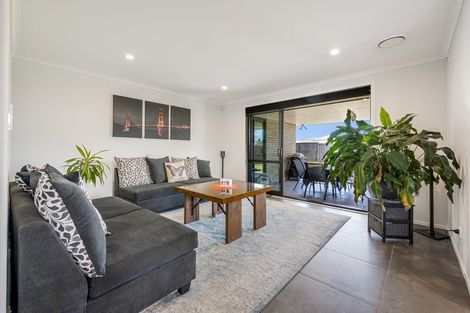 Photo of property in 8 Remana Crescent, Huapai, Kumeu, 0810