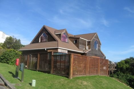 Photo of property in 16 The Crowsnest, Whitby, Porirua, 5024