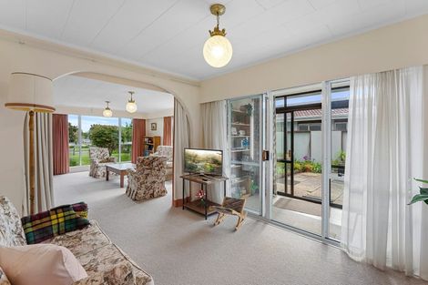 Photo of property in 11 Rewarewa Crescent, Waikanae, 5036