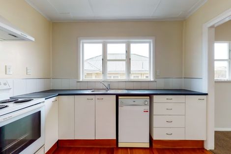 Photo of property in 26 Robert Street, Newlands, Wellington, 6037