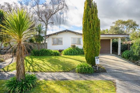 Photo of property in 9 Alma Place, Milson, Palmerston North, 4414