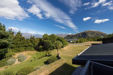 Photo of property in 10 Minaret Ridge, Wanaka, 9305